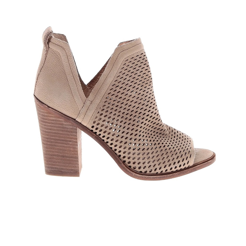 Vince Camuto ankle booties size 7